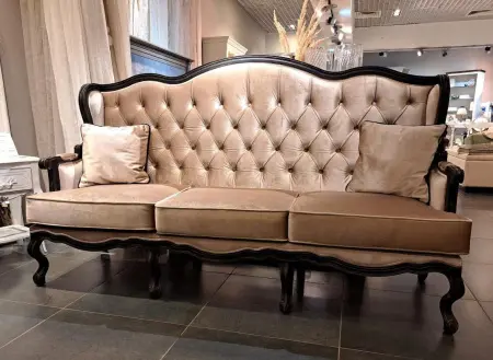 Диван Сезарина трехместный с каретной стяжкой