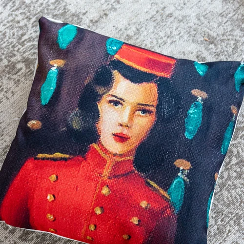 Арт-подушка «Прекрасный консьерж»