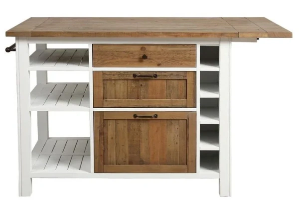 Центральный остров Дерево с историей